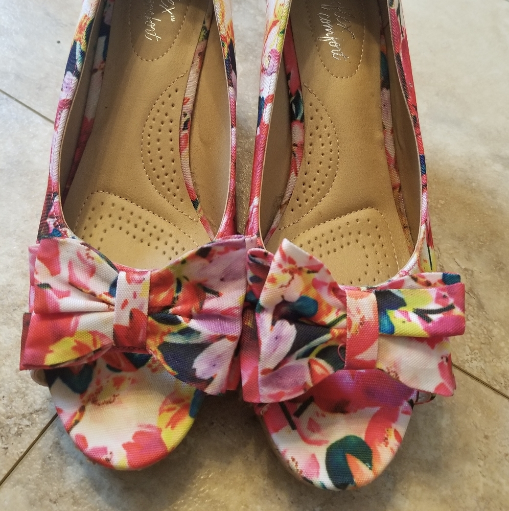 Dexflex Comfort Floral Wedges